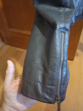Chaqueta de cuero marrón oscuro