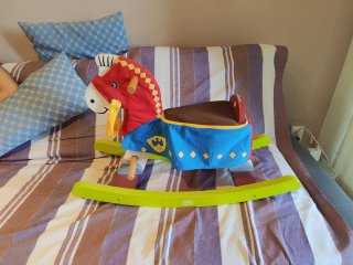 Caballito de madera infantil