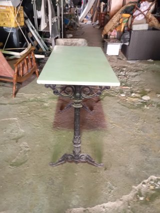 Mesa de hierro y mármol