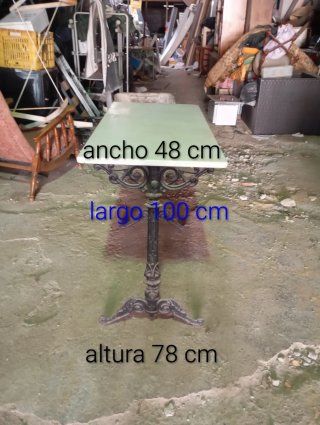 Mesa de hierro y mármol