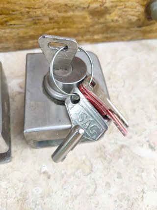 Cerradura SAG doble Hoja Cristal con llaves