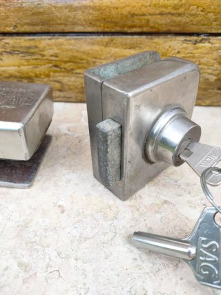 Cerradura SAG doble Hoja Cristal con llaves