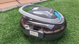 Robot limpiafondos de piscina