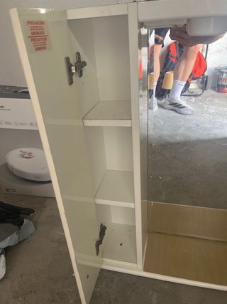 Mueble de baño con espejo y luz