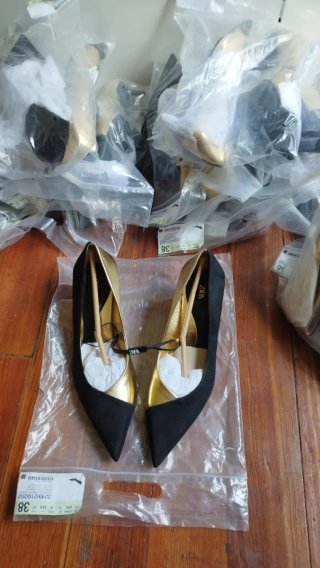 Zapatillas Zara Talla 35-37-38 Negro/Dorado