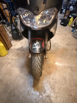 Gilera Scooter Negro/Plateado con yteuveasta 2.028