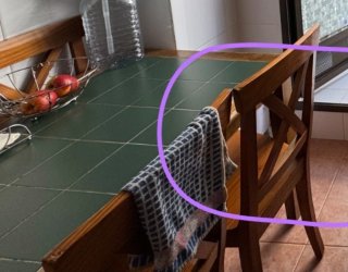 Mesa de madera maciza y 4 sillas