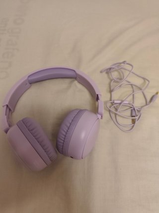 Auriculares morados en perfecto estado