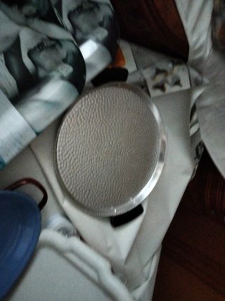 Bandejas varias:  metal y plástico
