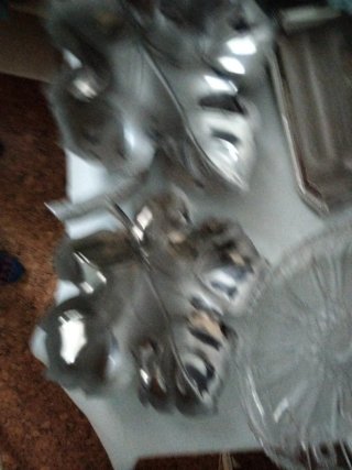 Bandejas varias:  metal y plástico