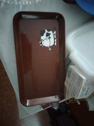 Bandejas varias:  metal y plástico