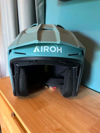 Casco tipo Jet Airoh Kombakt T-M Azul Petróleo Mat