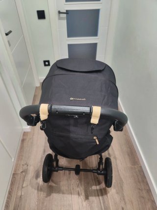 Silla de paseo Kinderkraft negra.