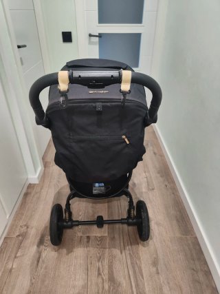 Silla de paseo Kinderkraft negra.