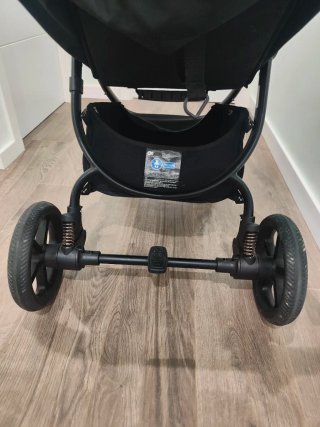Silla de paseo Kinderkraft negra.