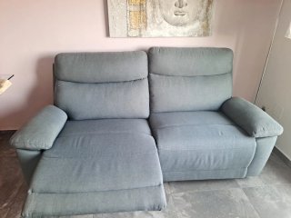 Sofá abatible gris tela