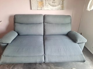Sofá abatible gris tela