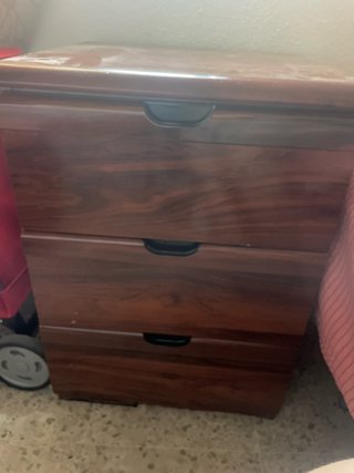 Mesita de noche de madera