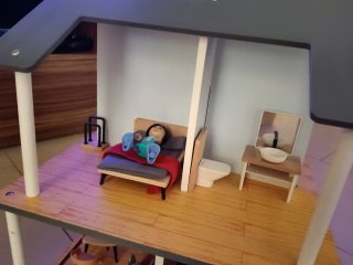 Casita de muñecas de madera