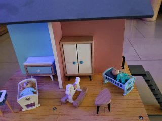 Casita de muñecas de madera
