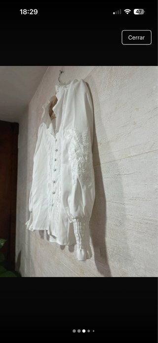 Camisa blanca con bordados talla S