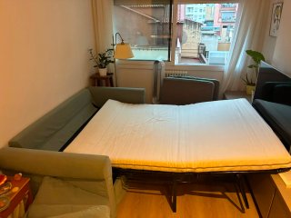 Sofá cama verde de tela