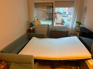 Sofá cama verde de tela