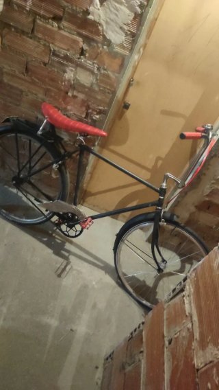Bicicleta Clásica Modificada Roja y Negra