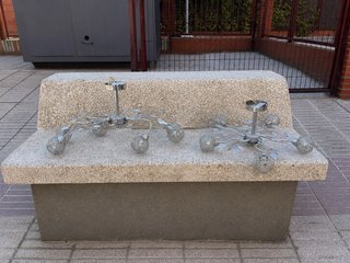 Lámparas de metal y cristal 25€ una. 45€ las 2.