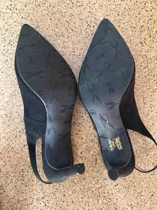 Tacones negros