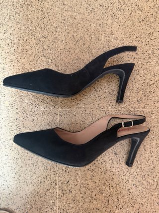 Tacones negros