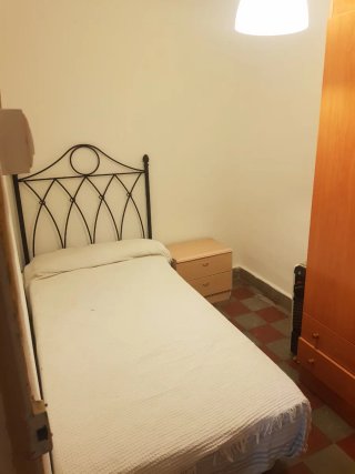 Alquilo piso de 2 dormitorios