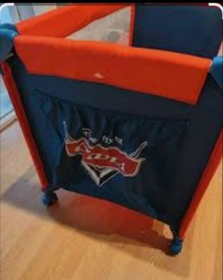 Parque cuna infantil con diseño de Rayo McQueen