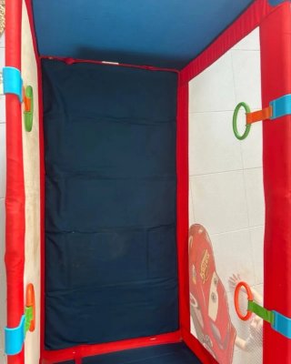 Parque cuna infantil con diseño de Rayo McQueen