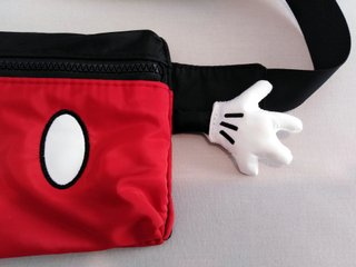 PRECIOSA RIÑONERA MICKEY X ZARA