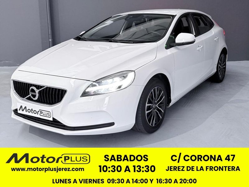 VOLVO V40 2.0 D2 Momentum - foto 1