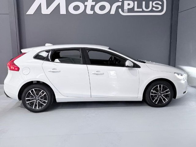 VOLVO V40 2.0 D2 Momentum