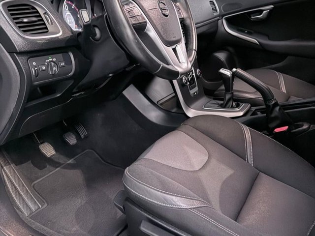 VOLVO V40 2.0 D2 Momentum