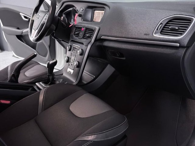 VOLVO V40 2.0 D2 Momentum