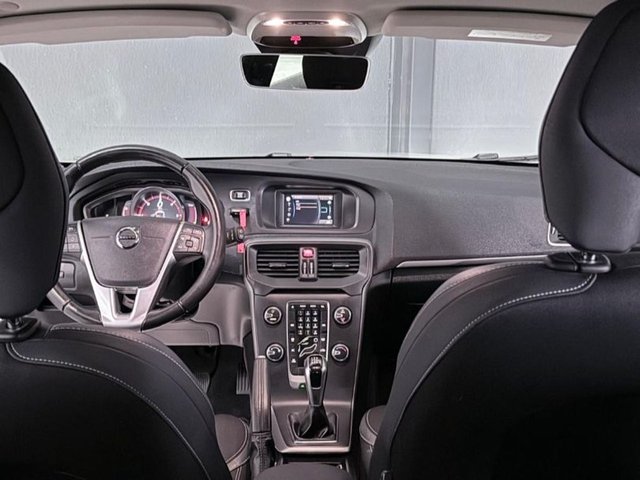 VOLVO V40 2.0 D2 Momentum