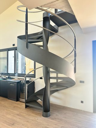 ESCALERA DE CARACOL DISEÑO MODERNO Y EXClUSIVO