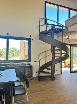 ESCALERA DE CARACOL DISEÑO MODERNO Y EXClUSIVO