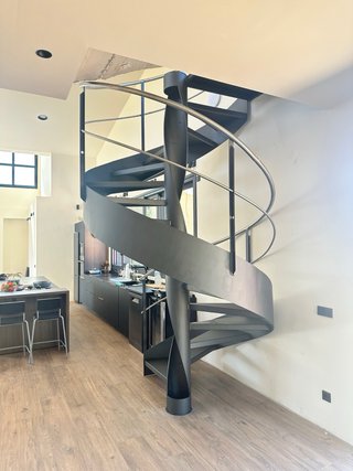 ESCALERA DE CARACOL DISEÑO MODERNO Y EXClUSIVO