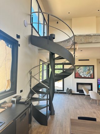 ESCALERA DE CARACOL DISEÑO MODERNO Y EXClUSIVO