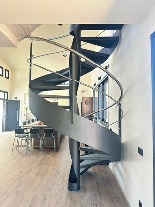 ESCALERA DE CARACOL DISEÑO MODERNO Y EXClUSIVO