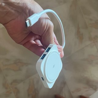 Hub USB-C 5 en 1 + Cargador Inalámbrico Magnético