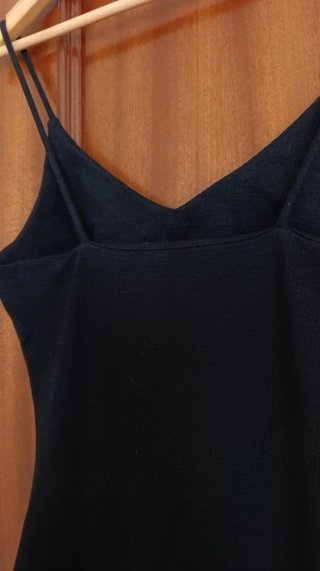 Vestido negro ajustado tirantes