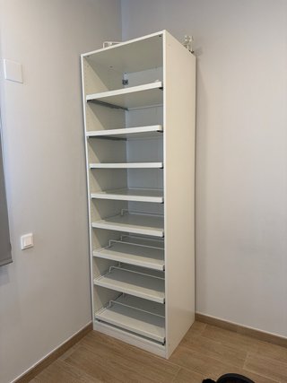 Set de ARMARIOS IKEA sin puertas.