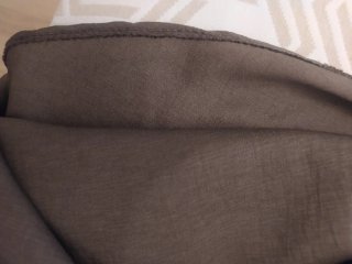 Falda midi marrón cruzada con hebilla