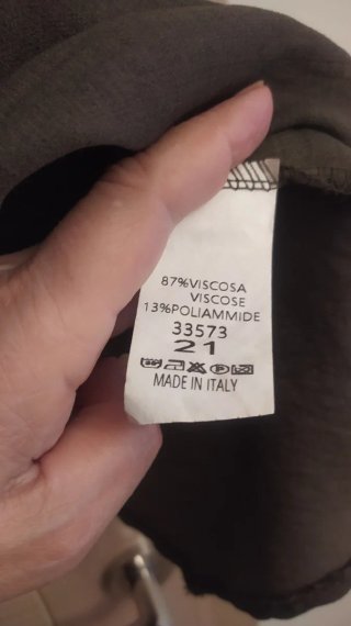 Falda midi marrón cruzada con hebilla